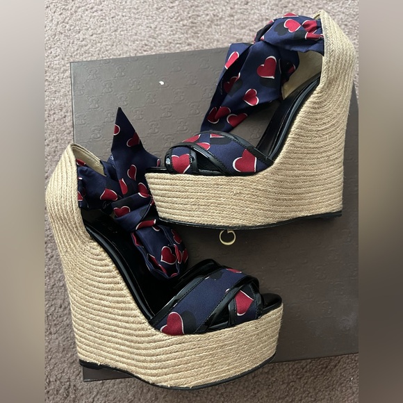 Gucci Carolina Heart Espadrille Wedges Sz 37 EXCELLENT CONDITION Valentines - Picture 6 of 10